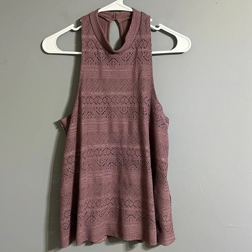 Sleeveless Hollister lace top size large